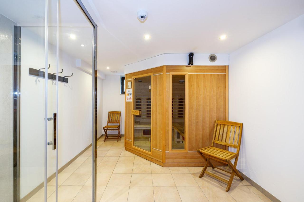 Luxueuse Et Spacieuse Villa Avec Sauna Et Piscine Мальмеді Екстер'єр фото